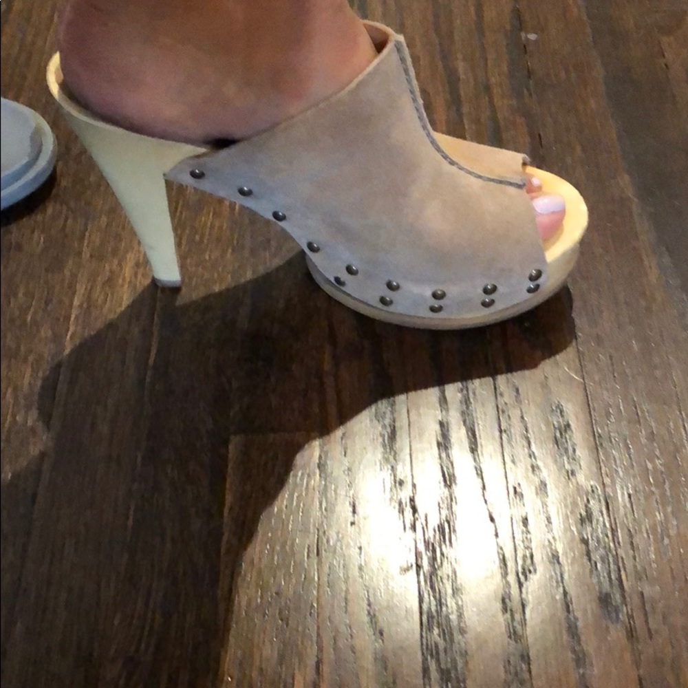 Perfect tan clogs - Picture 4 of 4